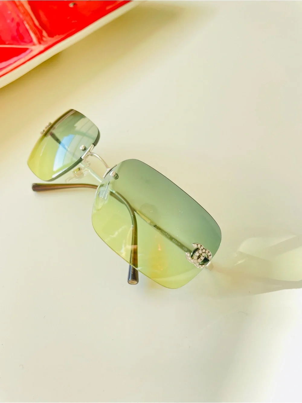 Extremely rare 🧚🏻‍♀️ Chanel rimless crystal sunglasses.